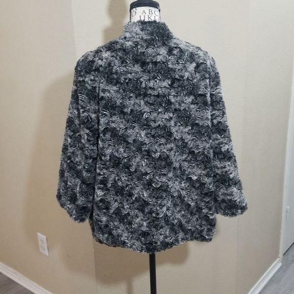 Alfred Dunner faux fur super‎ soft jacket - Picture 3 of 11